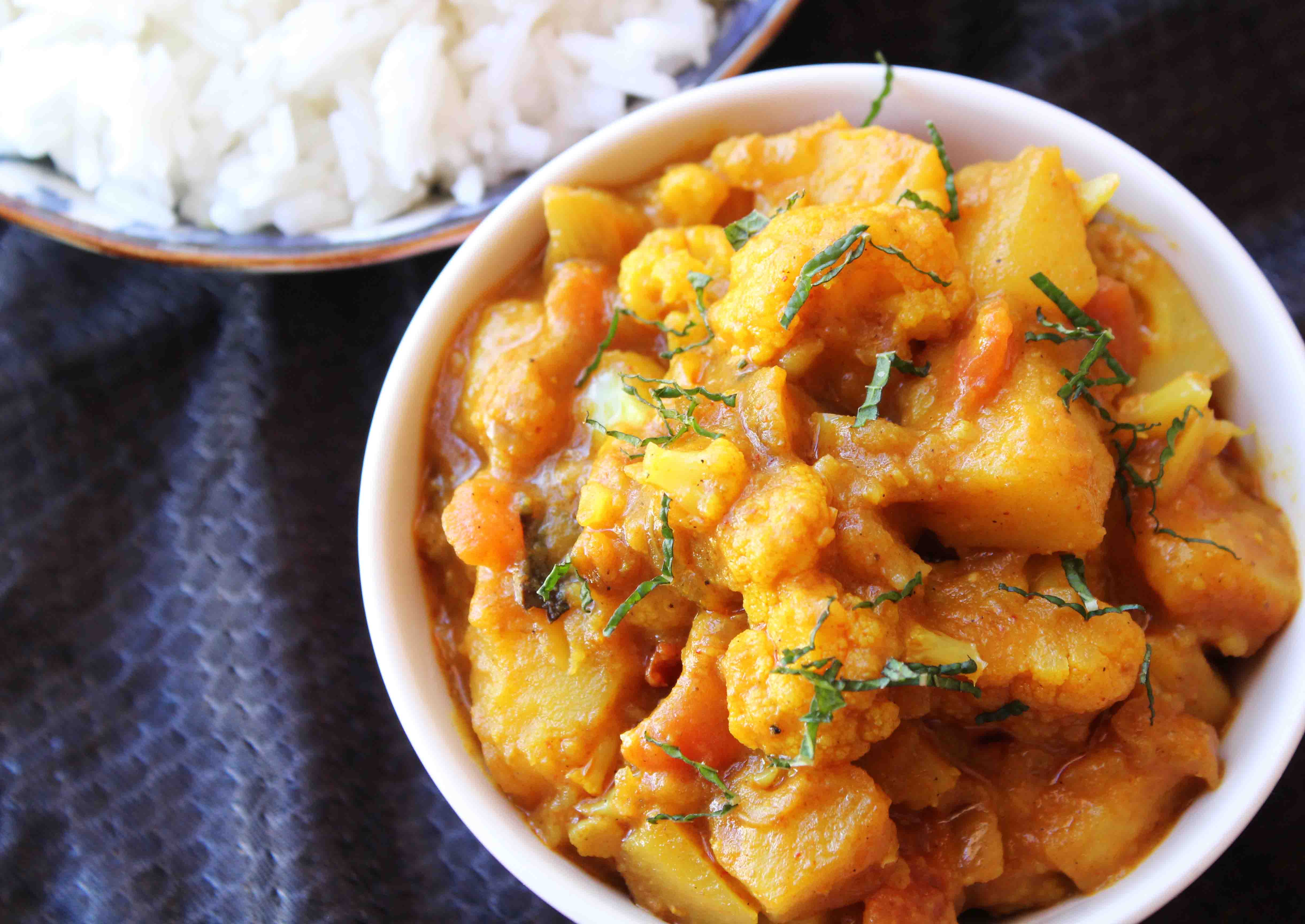 Aloo Gobi Masala (Potato and Cauliflower Masala) – Salt and Tamarind